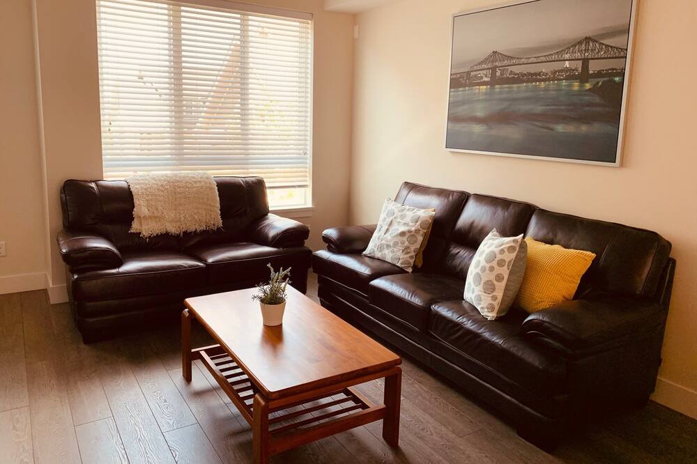 Photo of Livingroom in Tsawwassen