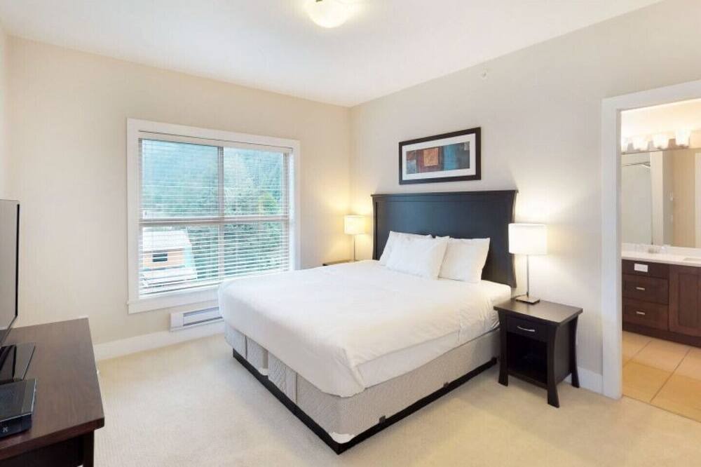 Photo of Bedroom in Harrison Hot Springs