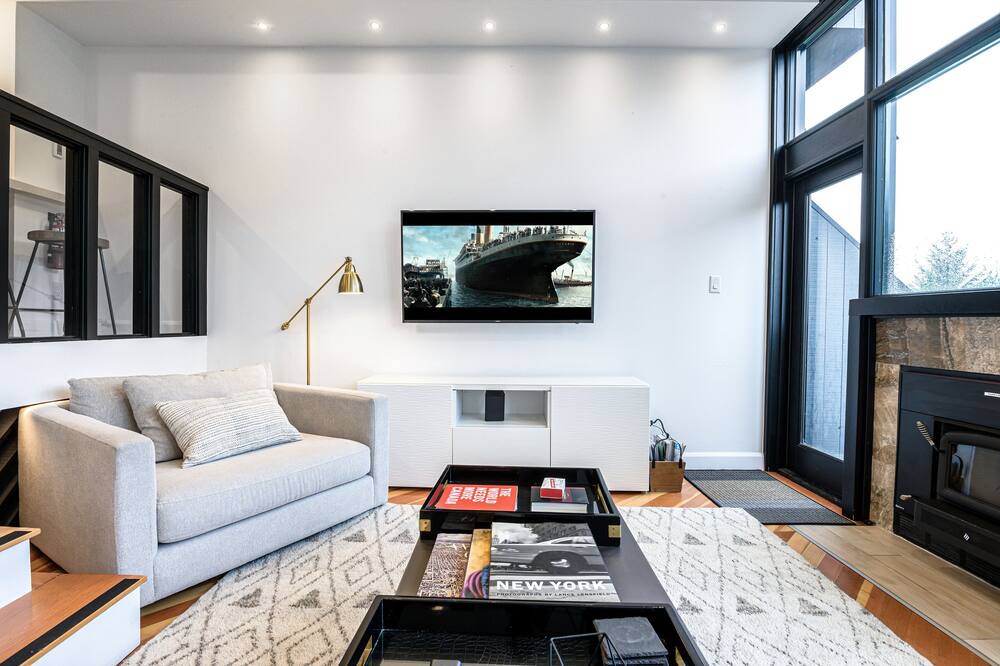 Photo of Livingroom in Whistler Creekside
