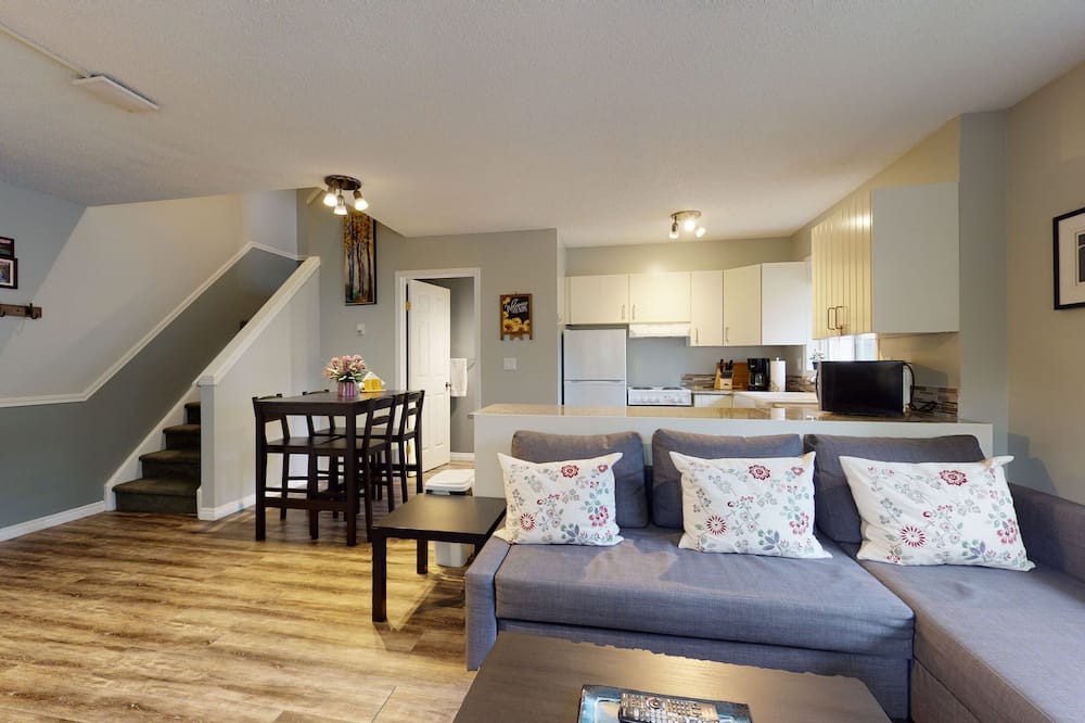Photo of Livingroom in Harvie Heights