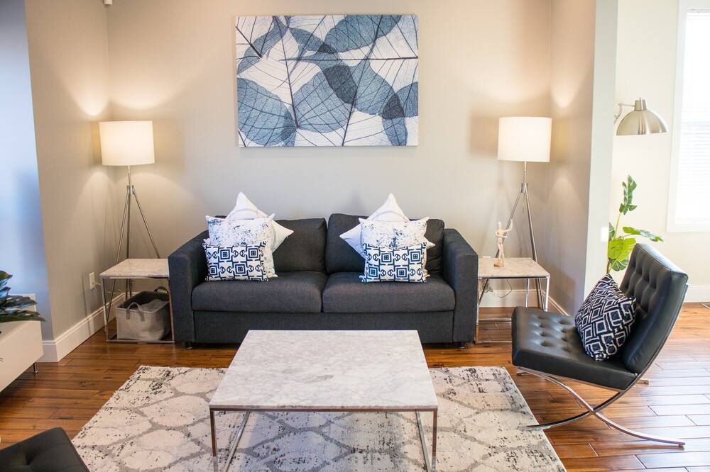Photo of Livingroom in Central Hamilton