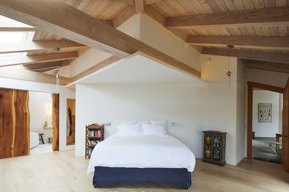 Photo of Bedroom in Salt Spring Island