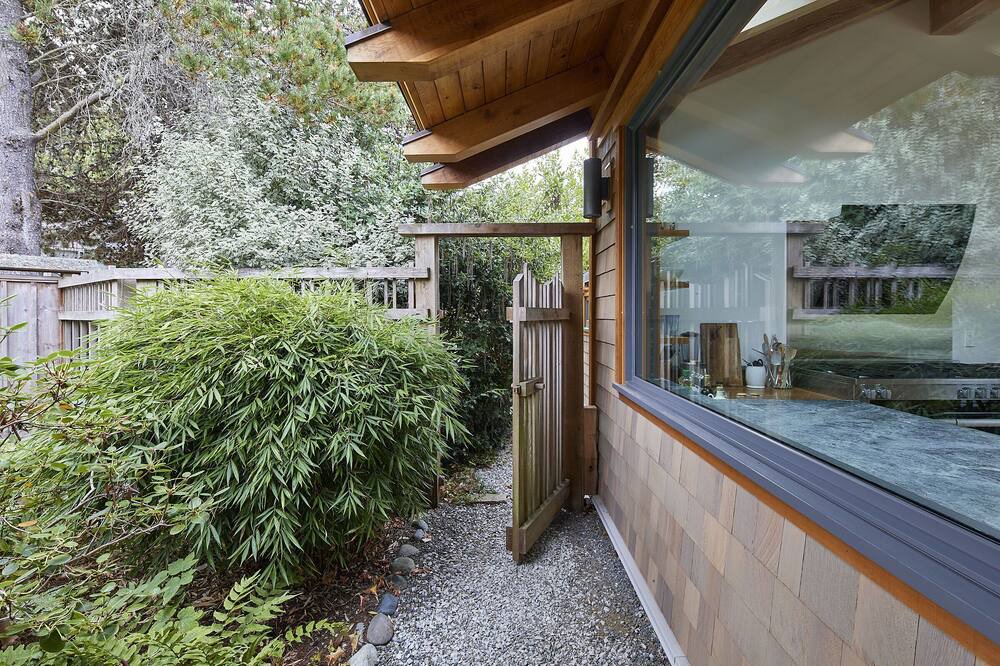 Photo of Patio Balcony in Salt Spring Island
