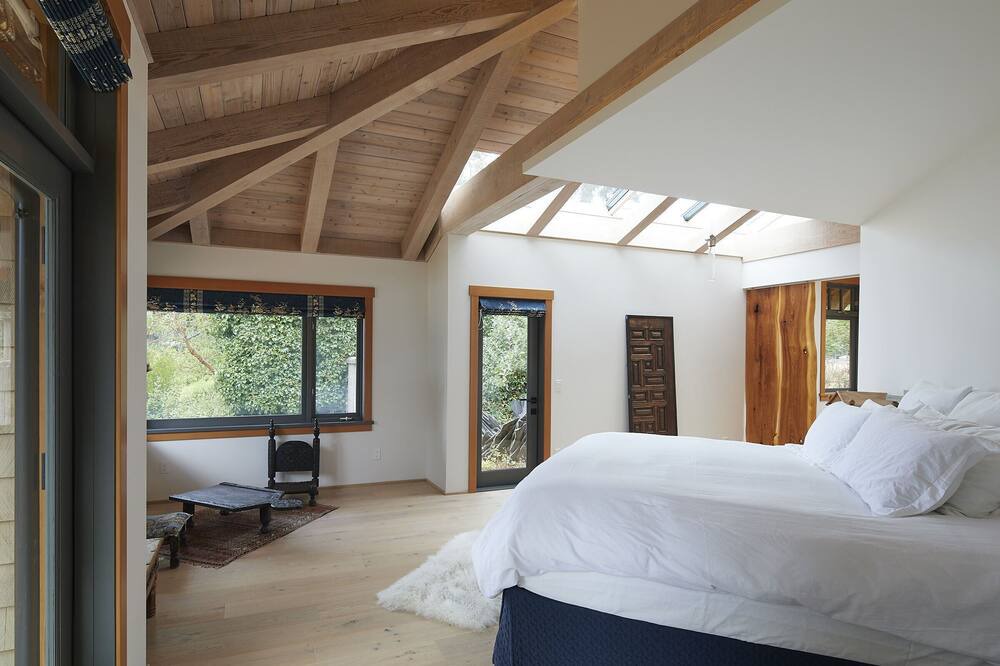 Photo of Bedroom in Salt Spring Island