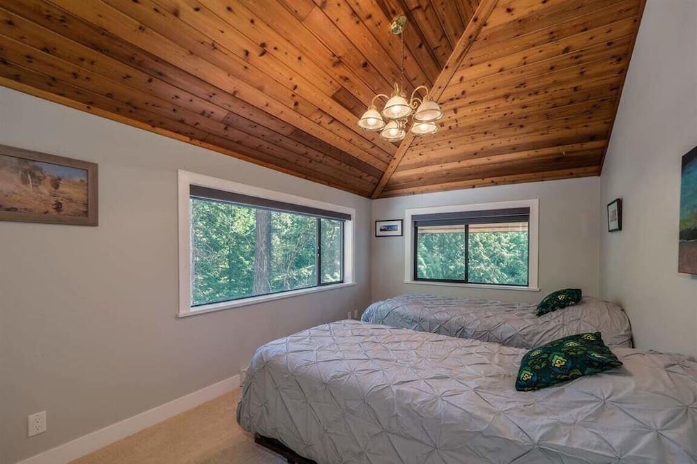 Photo of Bedroom in Halfmoon Bay