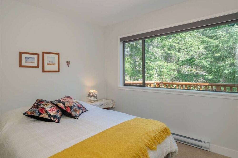Photo of Bedroom in Halfmoon Bay