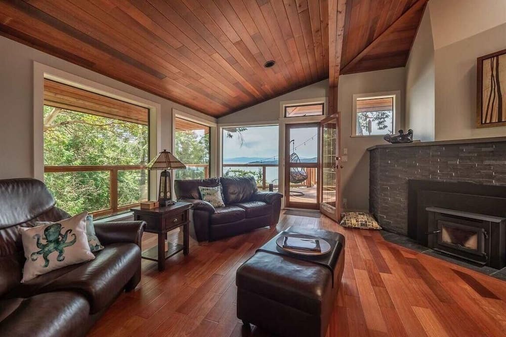 Photo of Livingroom in Halfmoon Bay
