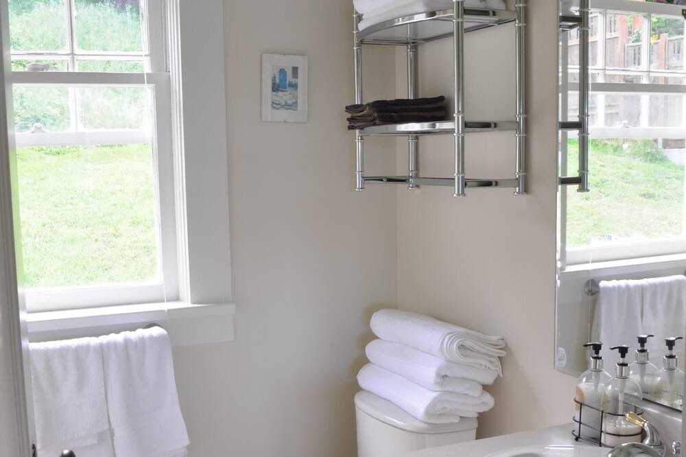 Photo of Bathroom in Departure Bay