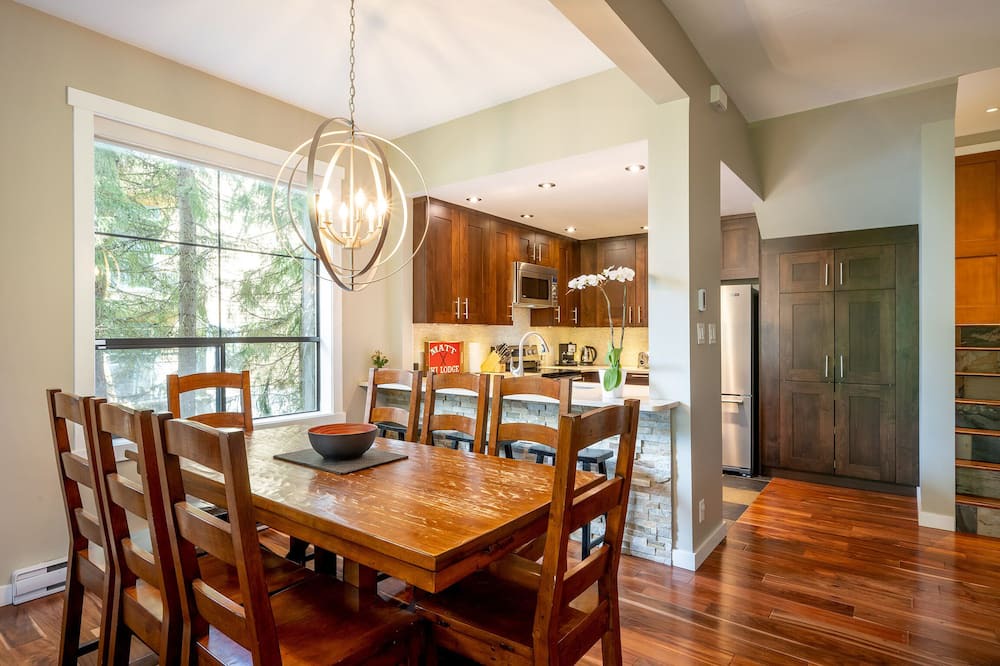 Photo of Livingroom in Upper Village