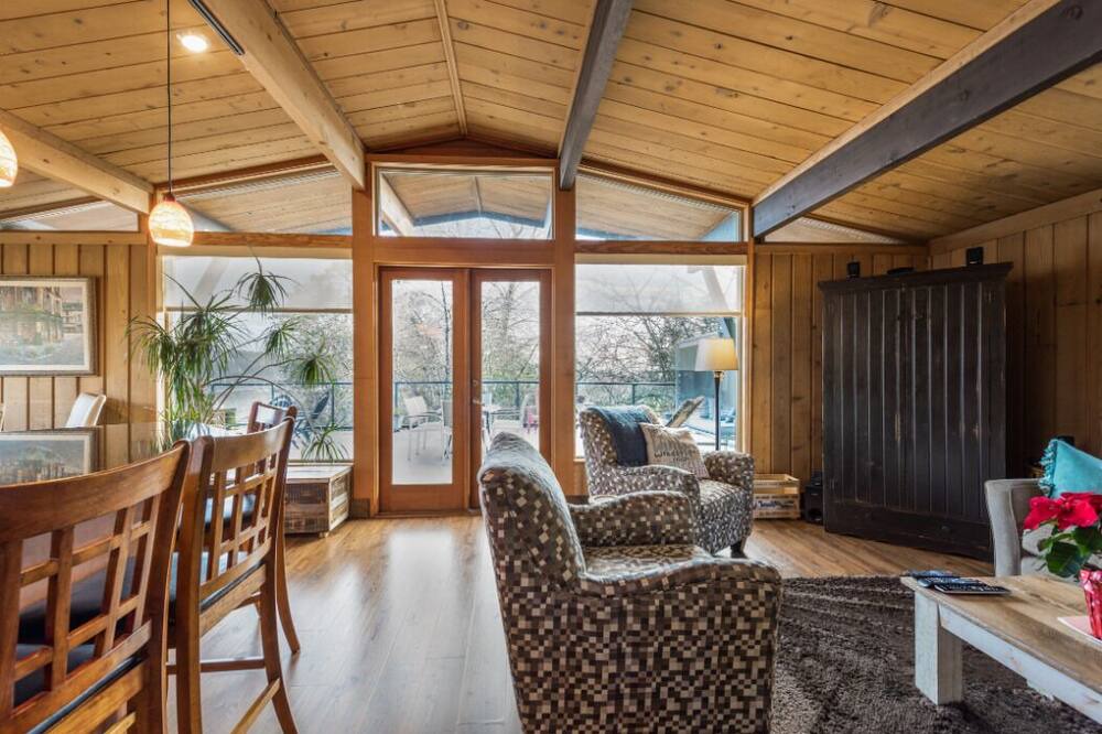 Photo of Livingroom in Gibsons