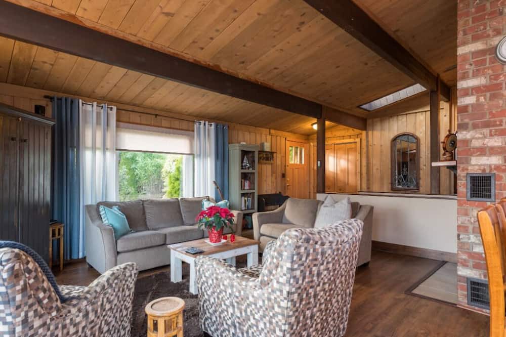 Photo of Livingroom in Gibsons