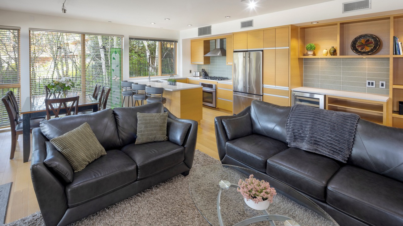 Photo of Livingroom in Brentwood Bay