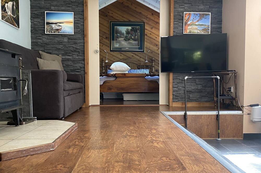 Photo of Bedroom in Irvines Landing