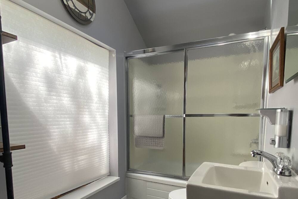 Photo of Bathroom in Irvines Landing