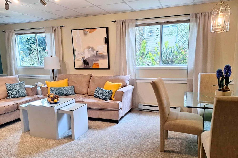 Photo of Livingroom in Cowichan Bay