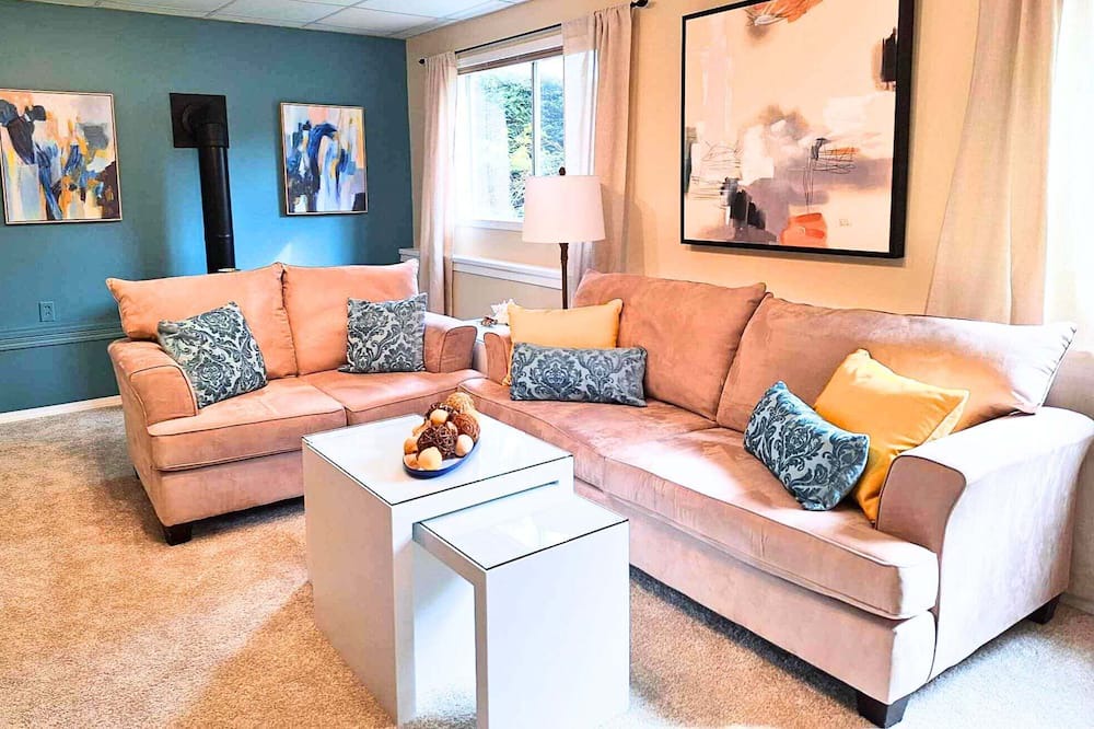 Photo of Livingroom in Cowichan Bay