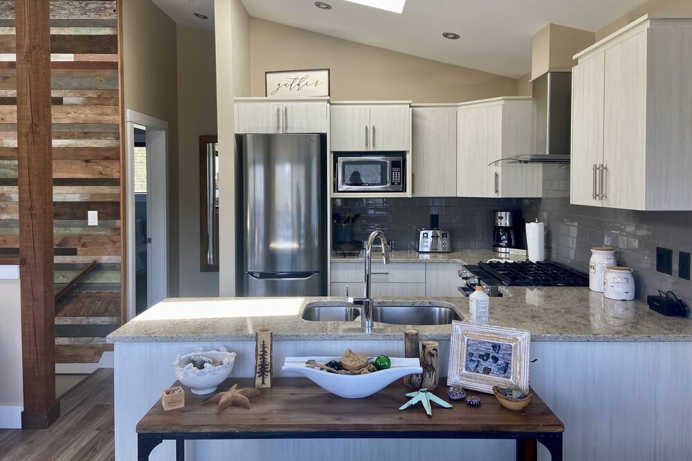 Photo of Kitchen in Port Renfrew
