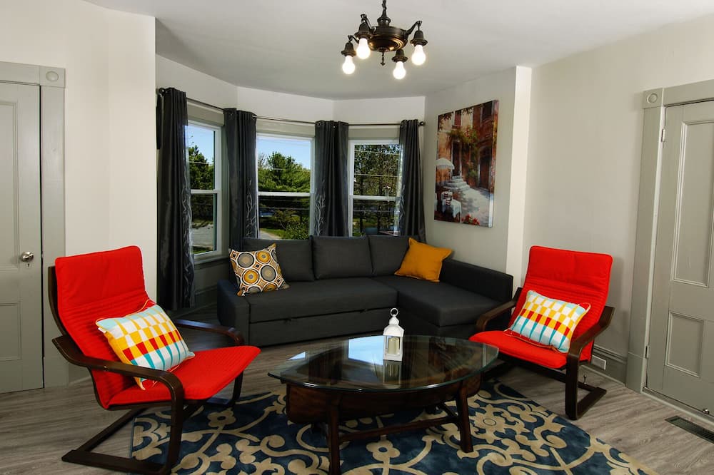 Photo of Livingroom in Milton