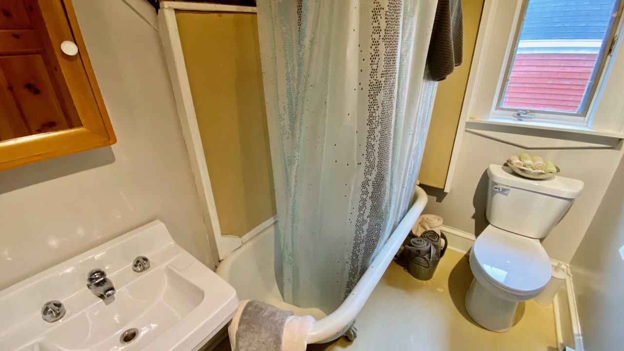 Photo of Bathroom in Quidi Vidi