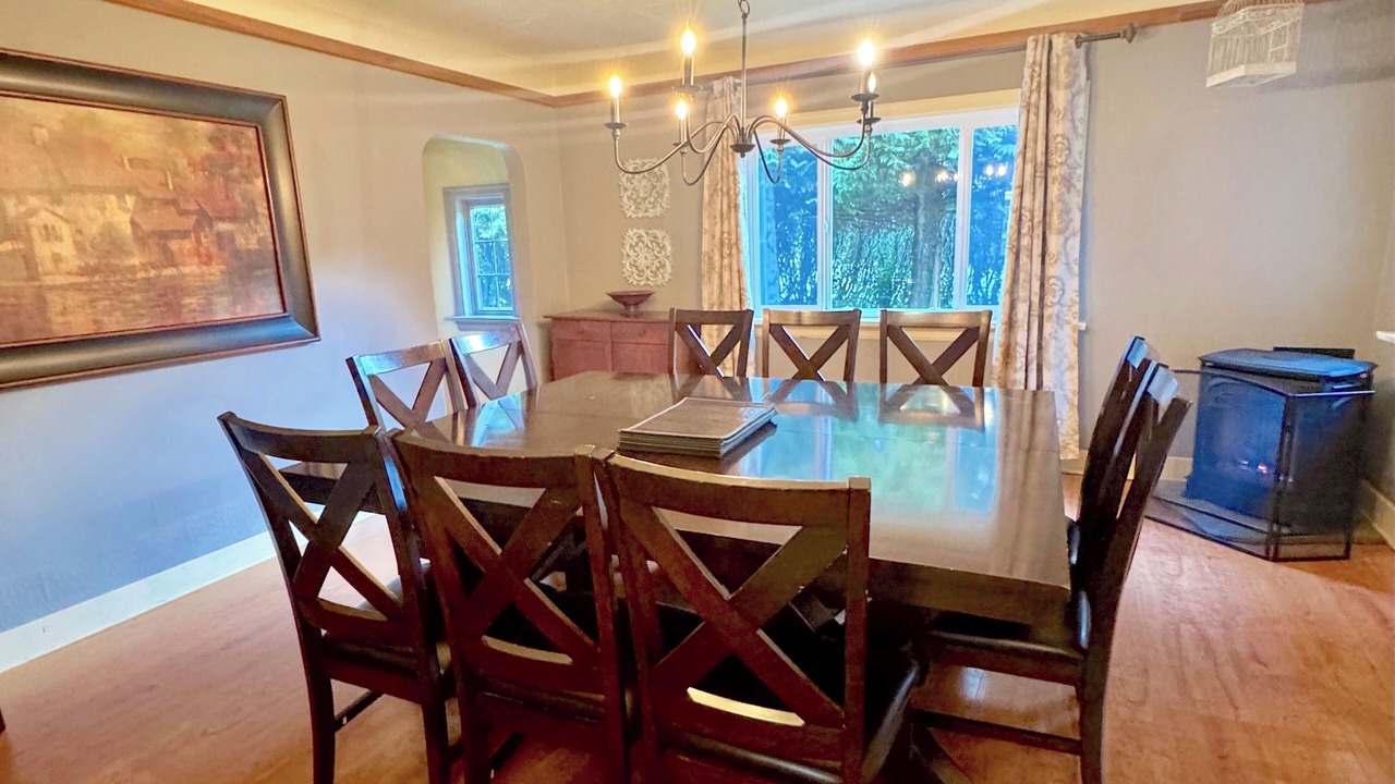 Photo of Bedroom in Harrison Hot Springs