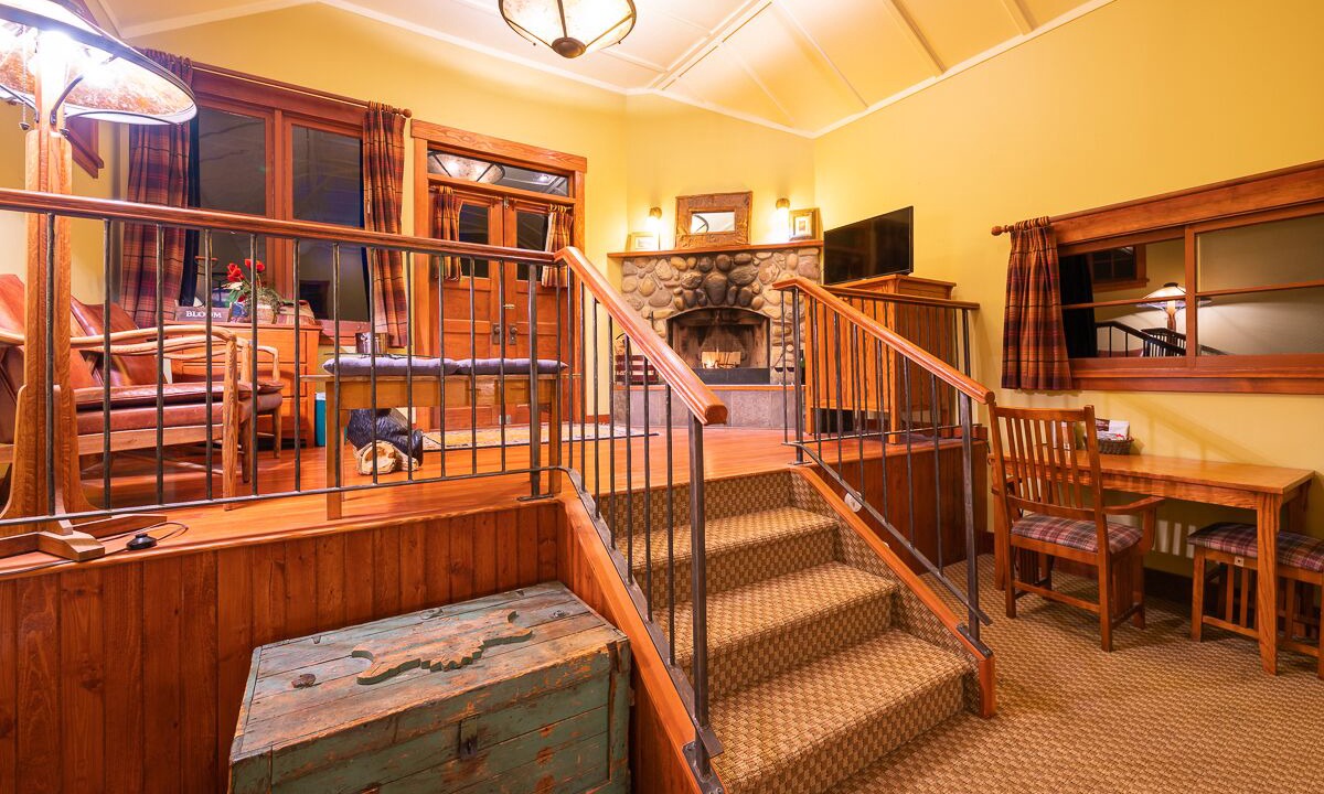 Photo of Livingroom in Johnston Canyon