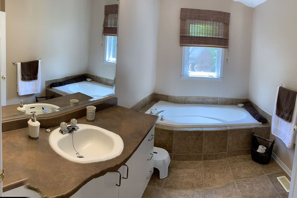 Photo of Bedroom in Val-des-Monts