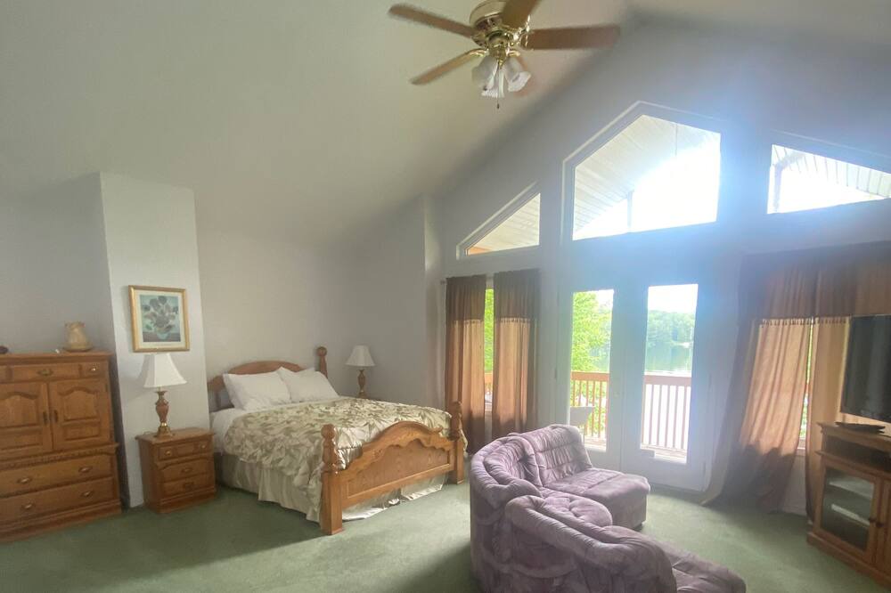 Photo of Bedroom in Val-des-Monts