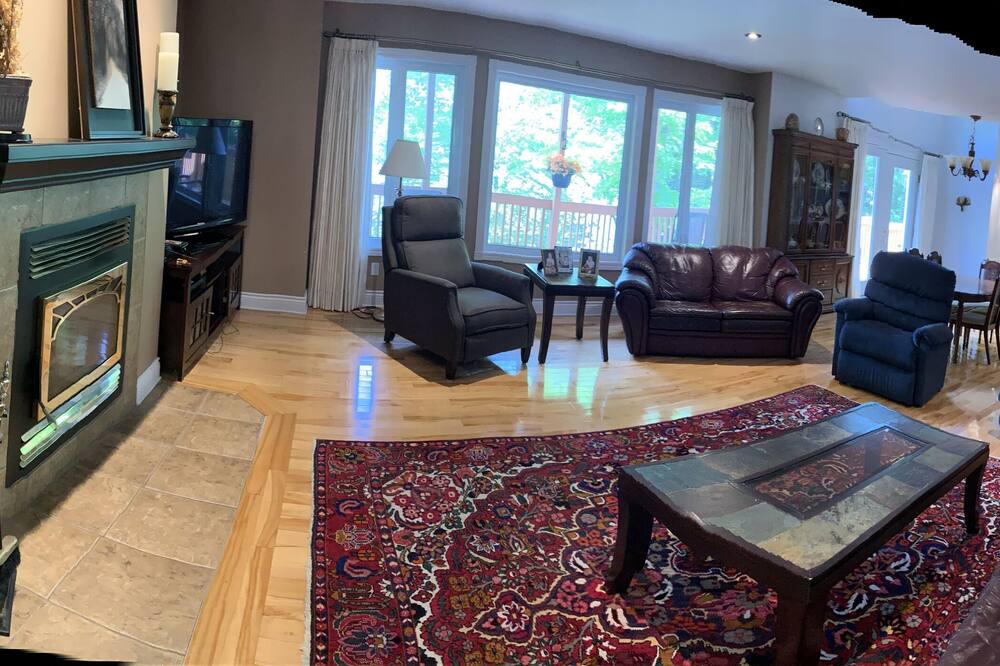Photo of Livingroom in Val-des-Monts