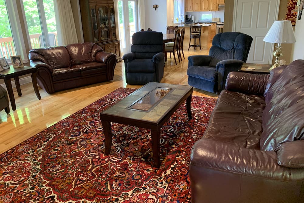 Photo of Livingroom in Val-des-Monts