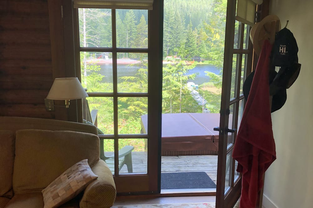 Photo of Livingroom in Pinecrest Estates