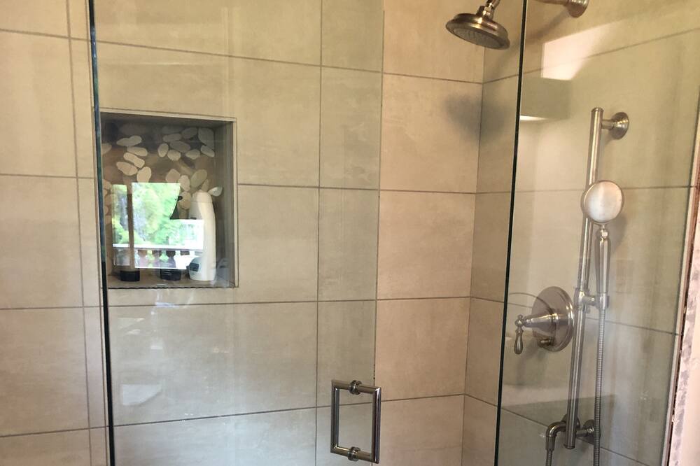 Photo of Bathroom in Pinecrest Estates