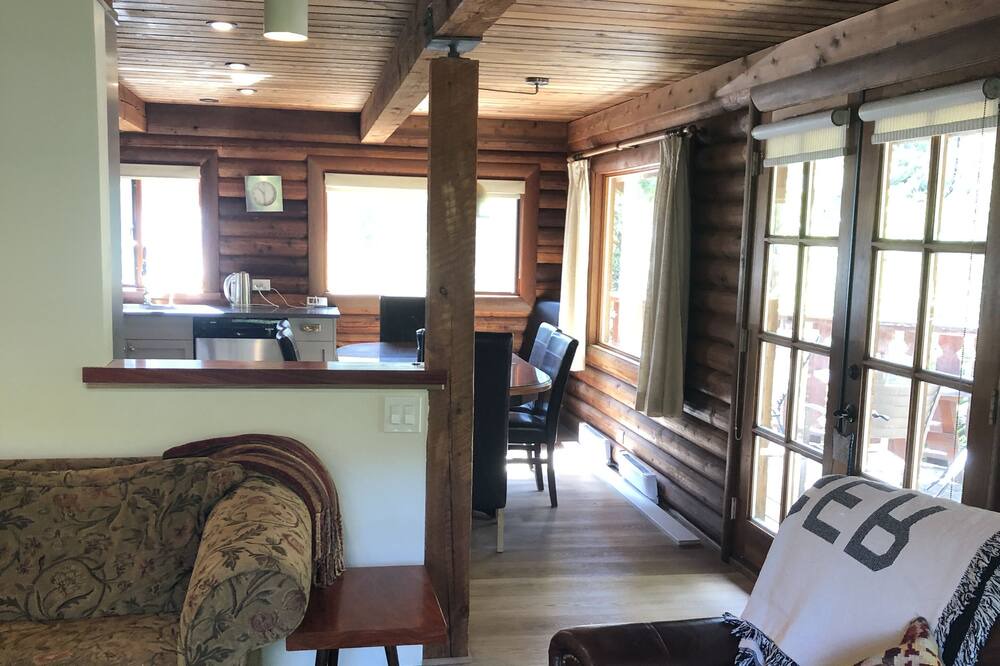 Photo of Livingroom in Pinecrest Estates