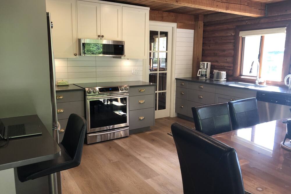 Photo of Kitchen in Pinecrest Estates