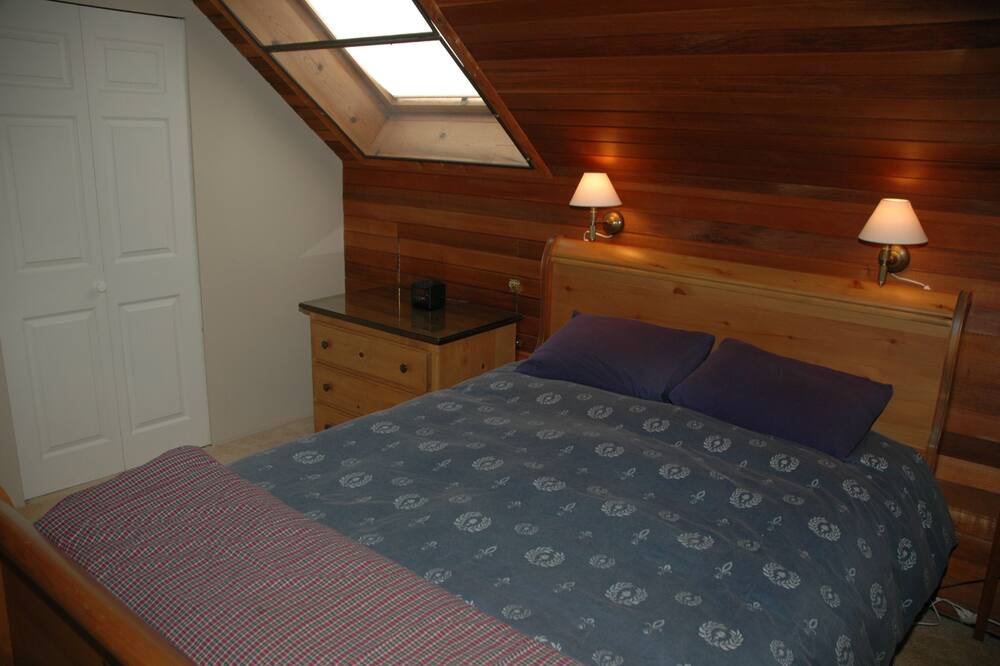 Photo of Bedroom in Pinecrest Estates