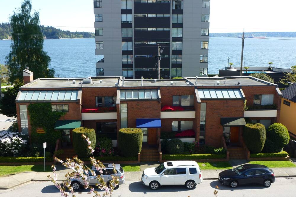 Photo of Outdoor in Hollyburn