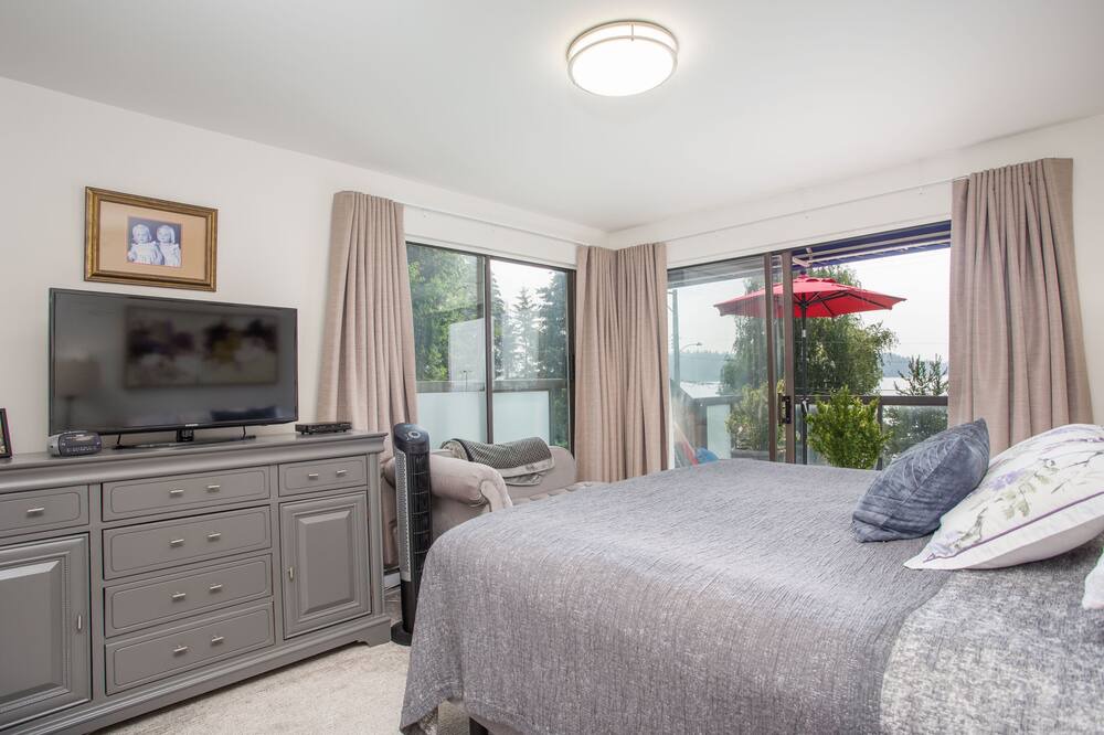 Photo of Bedroom in Hollyburn