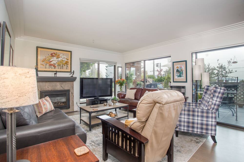 Photo of Livingroom in Hollyburn