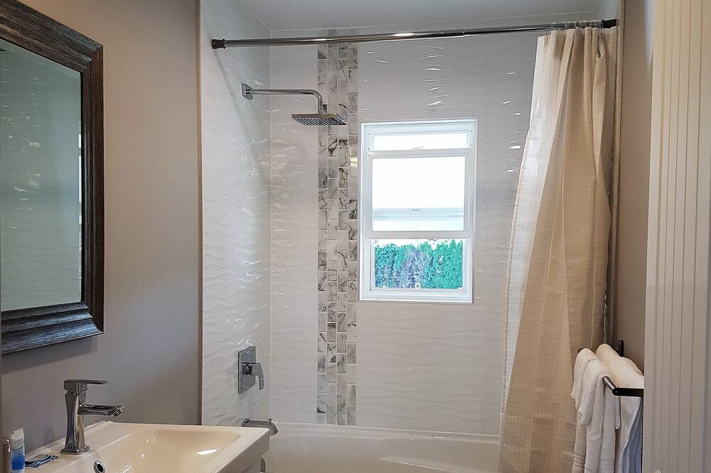 Photo of Bathroom in Sardis