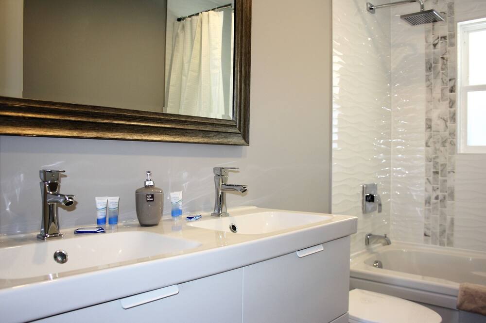 Photo of Bathroom in Sardis