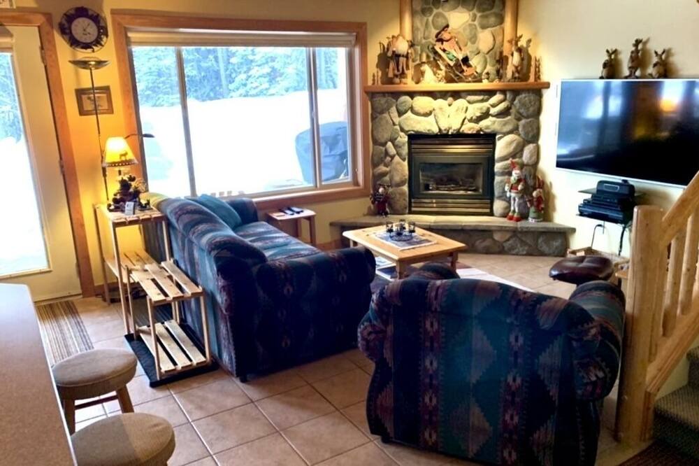 Photo of Livingroom in Apex Mountain
