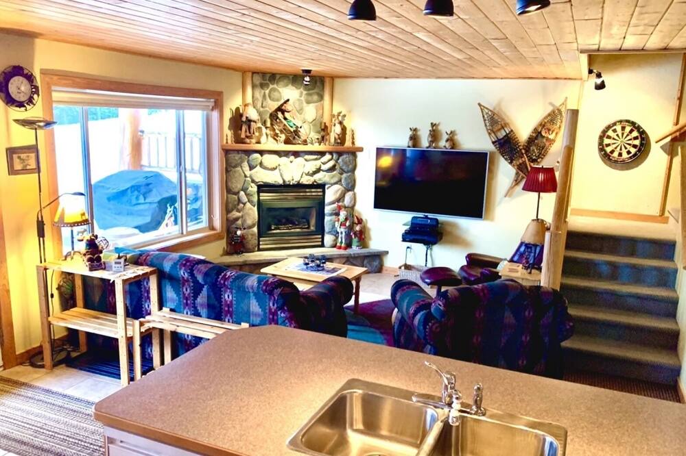 Photo of Bedroom in Apex Mountain