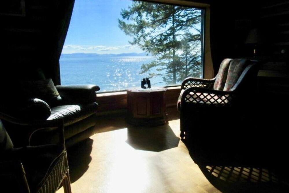 Photo of Livingroom in Juan de Fuca Electoral Area