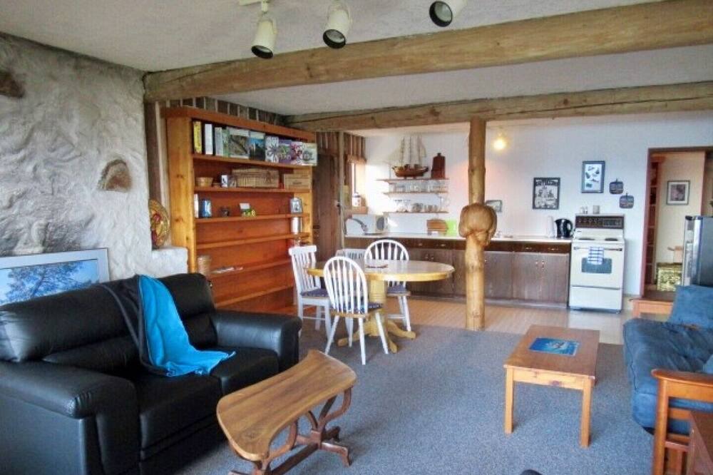 Photo of Livingroom in Juan de Fuca Electoral Area