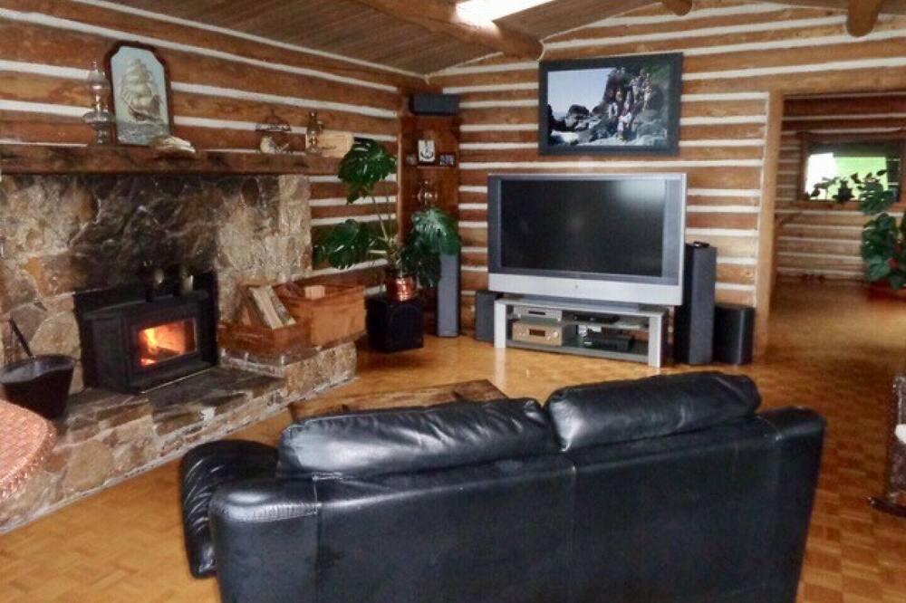 Photo of Livingroom in Juan de Fuca Electoral Area
