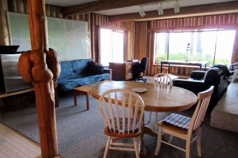 Photo of Livingroom in Juan de Fuca Electoral Area
