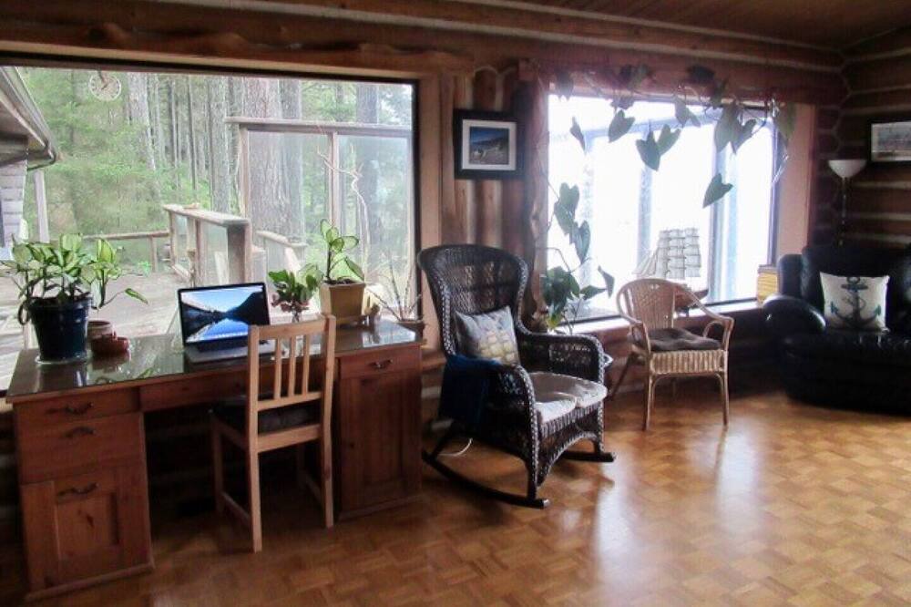 Photo of Livingroom in Juan de Fuca Electoral Area