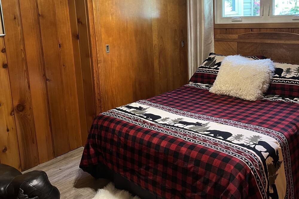 Photo of Bedroom in Georgian Bay