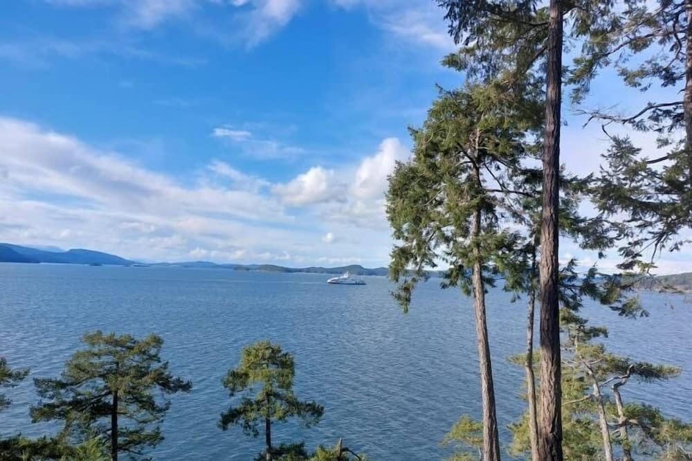 Photo of Bedroom in Pender Island