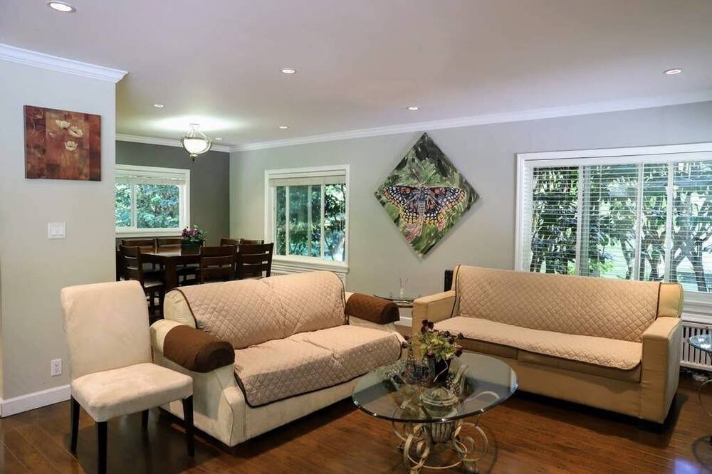 Photo of Livingroom in West Vancouver
