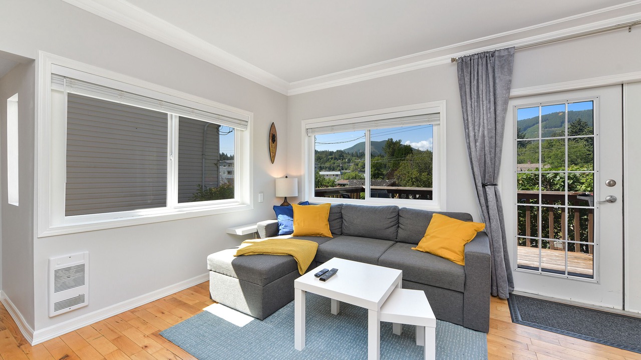 Photo of Livingroom in Lake Cowichan